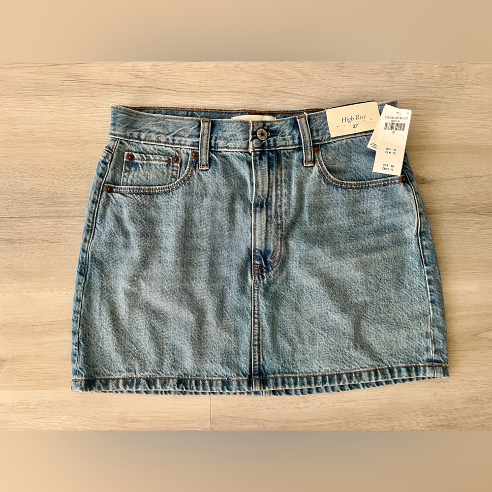Abercrombie & Fitch High Rise denim mini skirt. NWT. Size 27.